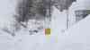 (Ausland, Schneemassen, extrem) Lawinenstufe 5 in der Schweiz: Lawinensprengung per Raketenwerfer (live), Orte von der Außenwelt angeschnitten, Wintersportorte stellen Betrieb ein: drei Touristen berichten von den Zuständen, meterhoher Schnee