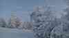 Eisige Kälte: Fackelwanderung bei - 10 °C, Wintersonnenuntergang auf dem Fichtelberg: Schnee und Eis verzaubern den Fichtelberg in Wintermärchen, weiterhin eisige Nächte 