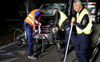 Tödlicher Fahrradunfall auf Autobahnzubringer: Rennradfahrer wird frontal von PKW erwischt, Radfahrer sofort tot, Feuerwehr und Rettungshubschrauber im Einsatz: PKW erfasst Radfahrer mit sehr hoher Geschwindigkeit, Radfahrer hatte keine Chance, stundenlange Sperrung Autobahnzubringer