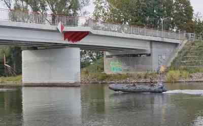 Bundeswehr übt für den Ernstfall, Bataillon im vollen Einsatz: Fachbataillon übt Gewässerdurchquerung und Abseilen von einer Brücke