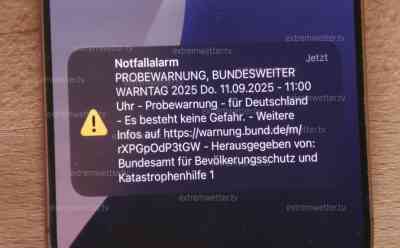 Bundesweiter Warntag in Deutschland: Handys erhalten Warnmeldung, Sirenen heulen im ganzen Land: Warntag geglückt, Mitteilung auf dem Handy als Probealarm